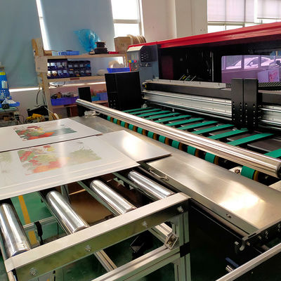 Impresora de chorro de tinta del formato grande Services Digital Printing en las cajas acanaladas